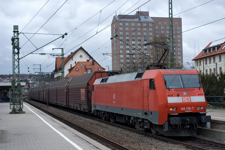 152 170 mit FZ 56165 bei km 15,6 (M&auml;rz 2008)