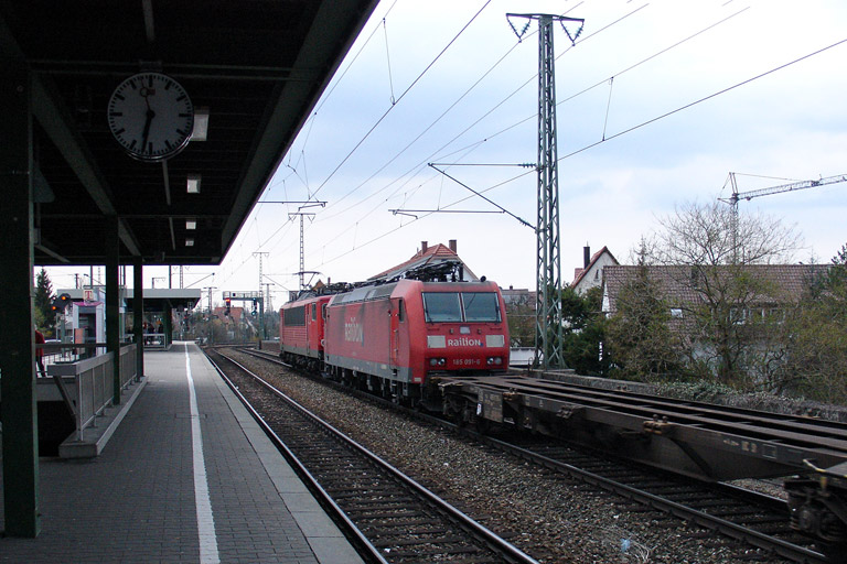 155 095 und 185 091 mit FZT 56166 bei km 16,6 (April 2008)
