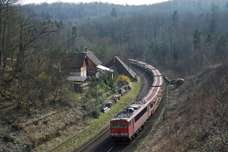 155 111 mit FZ 56167 bei km 11,0 (April 2008)