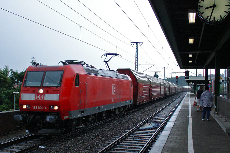 185 006 mit CFN 63049 bei km 16,6 (Juni 2008)