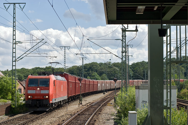 185 013 mit CSQ 60082 bei km 16,8 (August 2008)