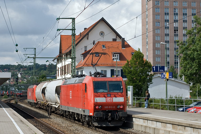 185 013 mit FE 45175 bei km 15,6 (August 2008)