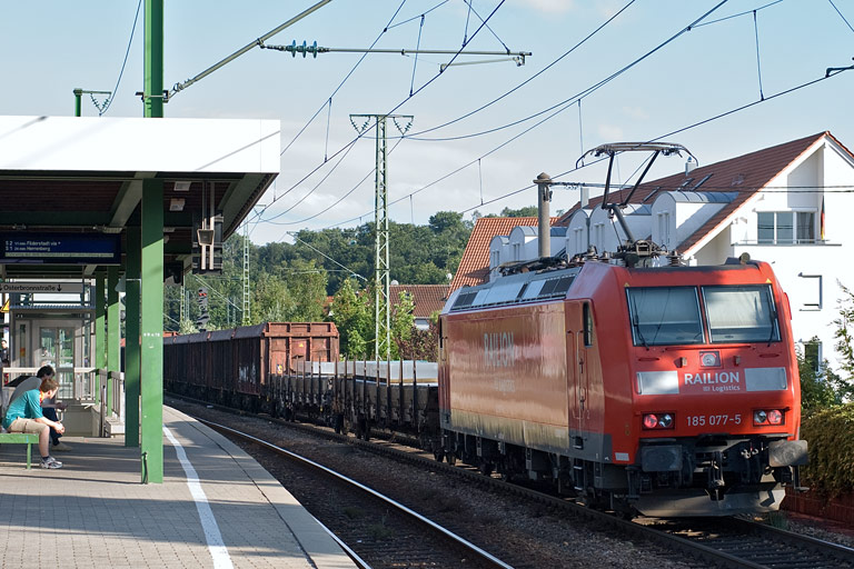 185 077 mit FZ 56183 bei km 16,6 (Juni 2008)
