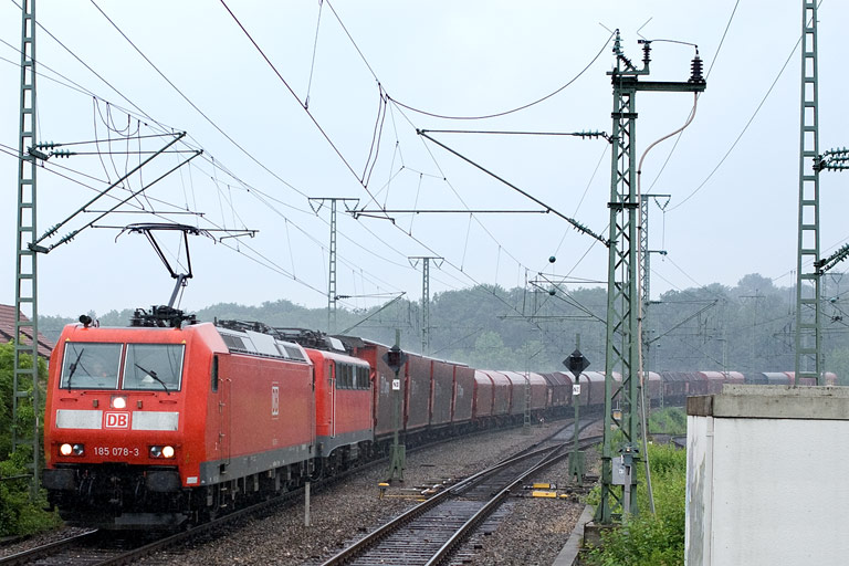 185 078 und 140 547 mit FZT 56166 bei km 16,8 (Juni 2008)