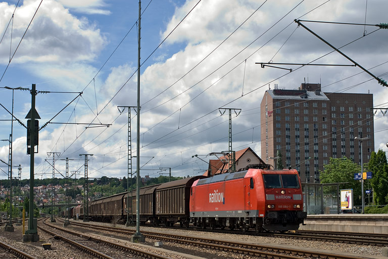 185 084 mit FE 44696 bei km 15,6 (Mai 2008)