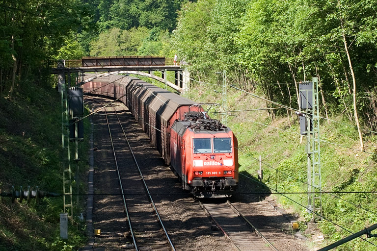 185 085 mit FZ 56165 bei km 9,6 (Mai 2008)