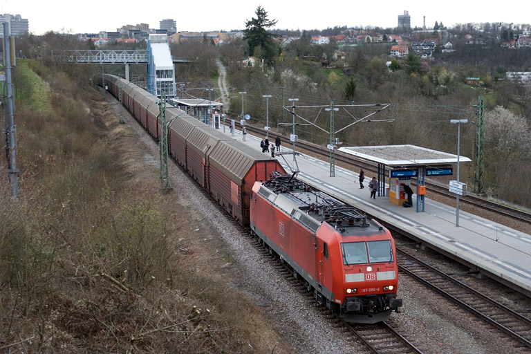 185 086 mit FZ 56167 bei km 14,2 (M&auml;rz 2008)