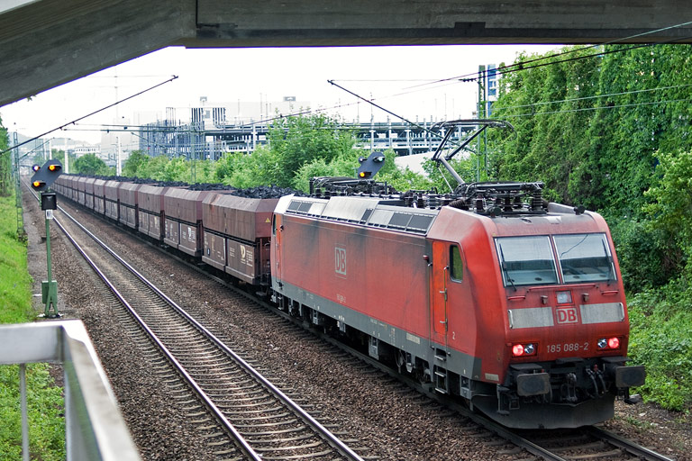185 088 mit CFN 47396 bei km 24,6 (Mai 2008)