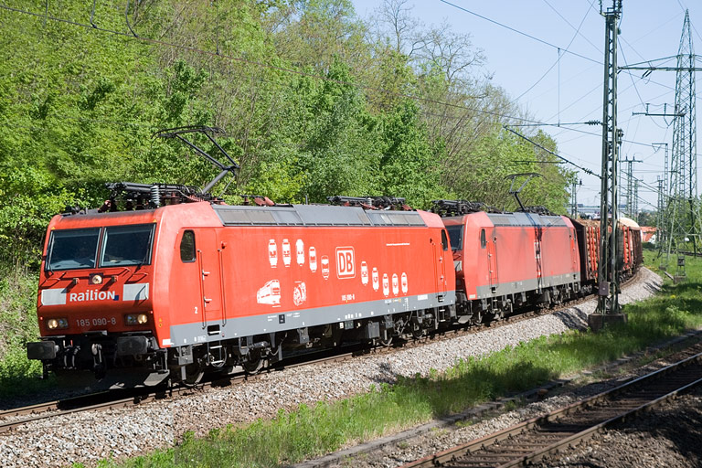 185 090 und Lok der Baureihe 185 bei km 17,8 (Mai 2008)