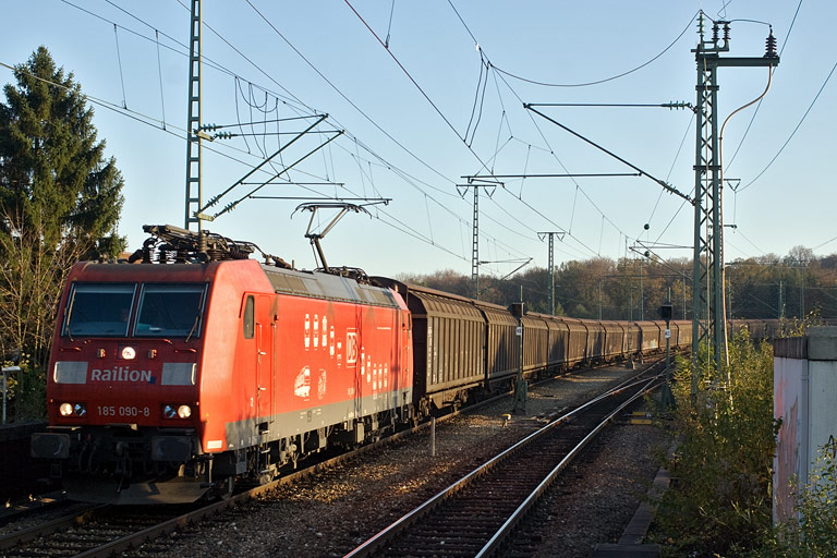 185 090 mit CS 49150 bei km 16,8 (Oktober 2008)