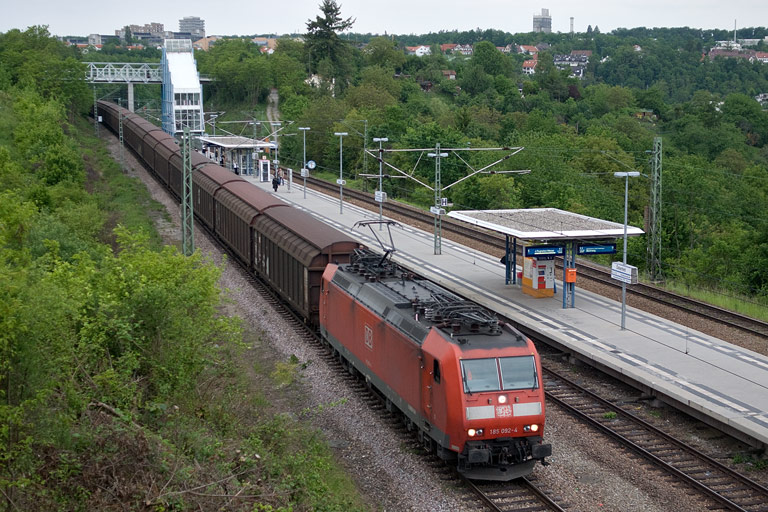 185 092 mit CS 49153 bei km 14,2 (Mai 2008)