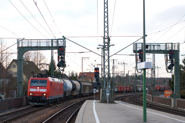 185 093 mit FZ 56183 bei km 16,6 (M&auml;rz 2008)