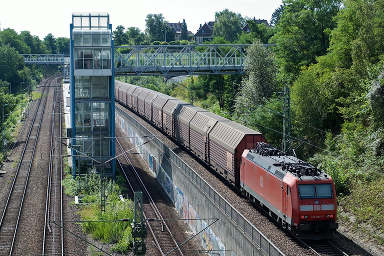 185 095 mit FZ 56165 bei km 13,8 (August 2008)