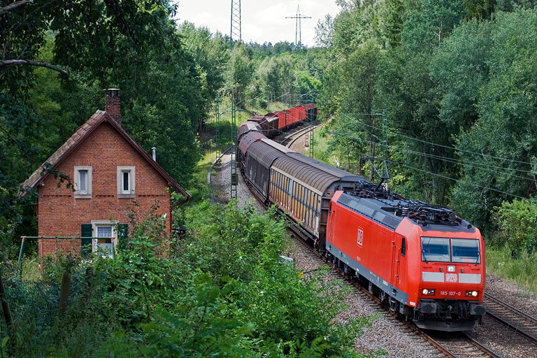 185 107 mit FE 44696 bei km 19,2 (August 2008)