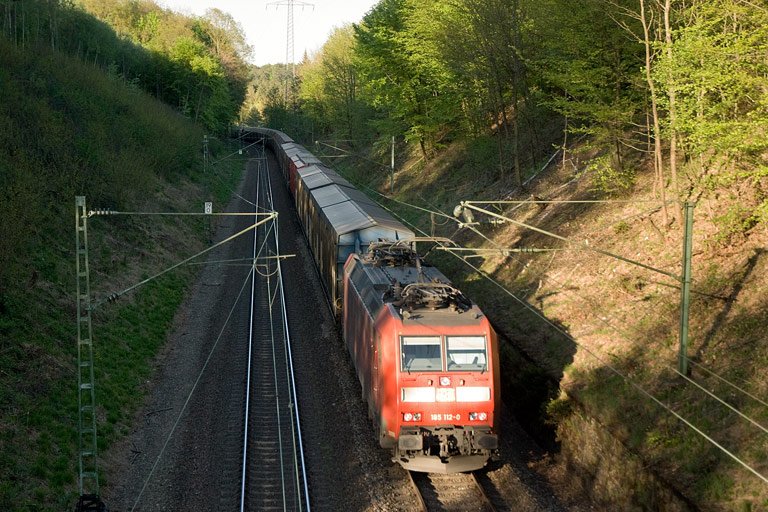 185 112 mit CSQ 60084 bei km 19,0 (Mai 2008)