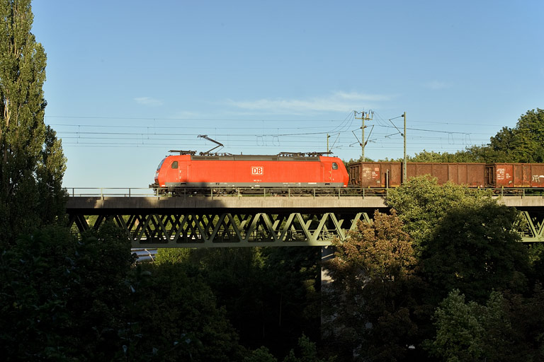 185 115 mit FZT 56173 bei km 14,6 (August 2008)