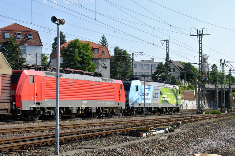 185 152 und 189 021 mit CFN 63049 bei km 15,4 (Juni 2008)
