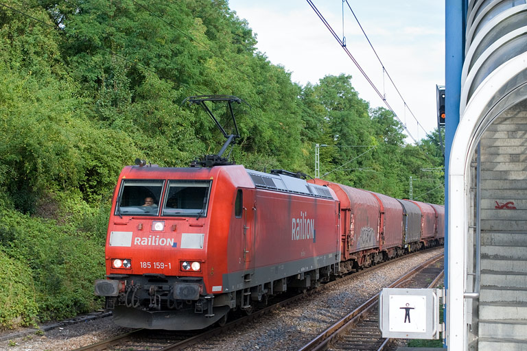 185 159 mit FZT 56166 bei km 14,2 (Juli 2008)