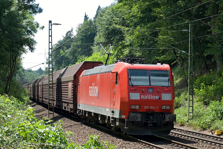 185 164 mit CSQ 60082 bei km 18,8 (Juni 2008)
