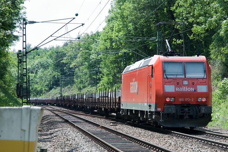 185 173 mit CFN 46325 bei km 13,0 (Mai 2008)