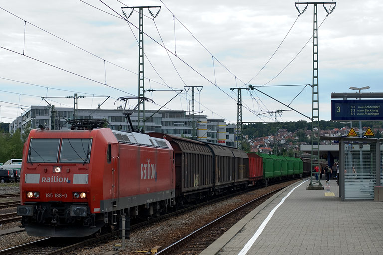185 188 mit FE 44696 bei km 15,6 (September 2008)