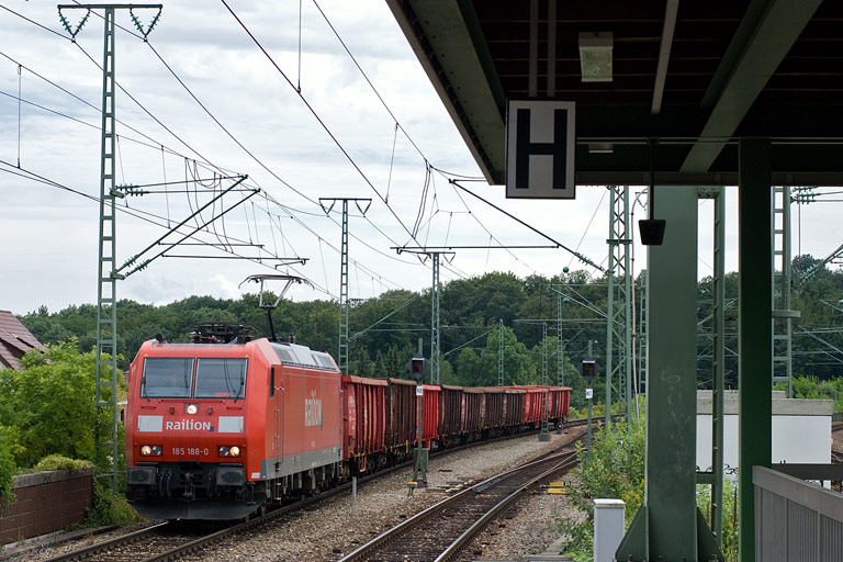 185 188 mit FZT 56164 bei km 16,8 (August 2008)