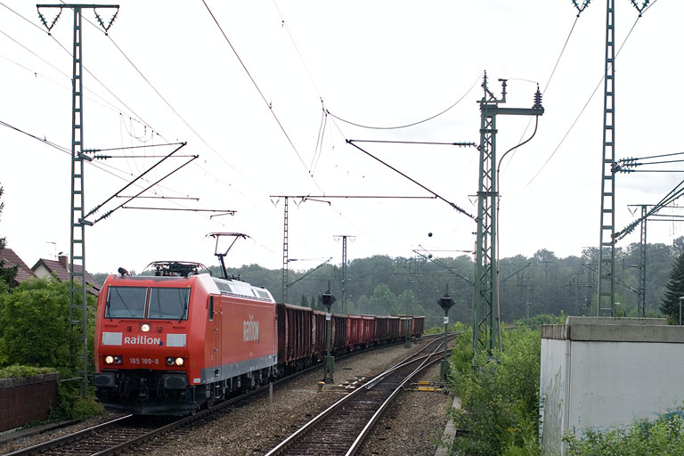 185 189 mit FZT 56164 bei km 16,8 (August 2008)