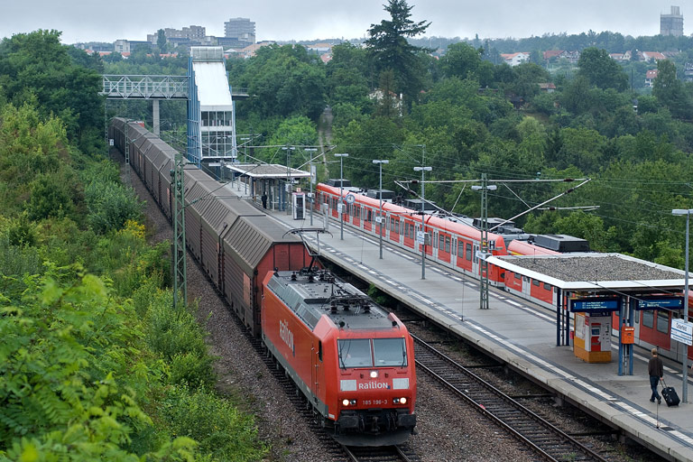 185 196 mit FZT 56165 bei km 14,2 (August 2008)
