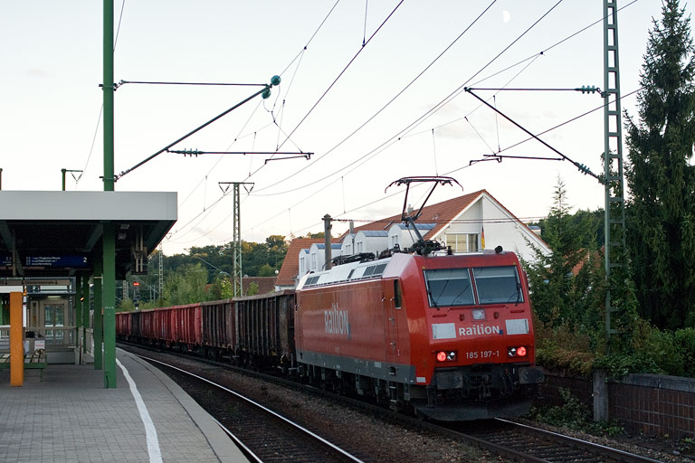 185 197 mit FZT 56173 bei km 16,6 (September 2008)