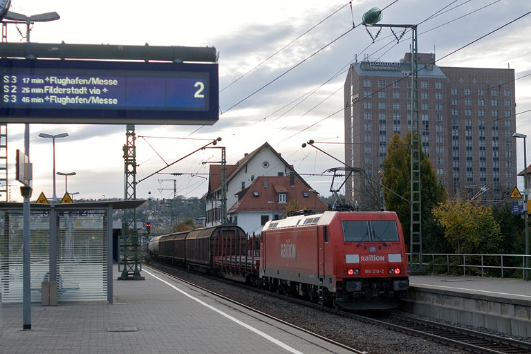185 210 mit FE 44691 bei km 15,6 (Oktober 2008)