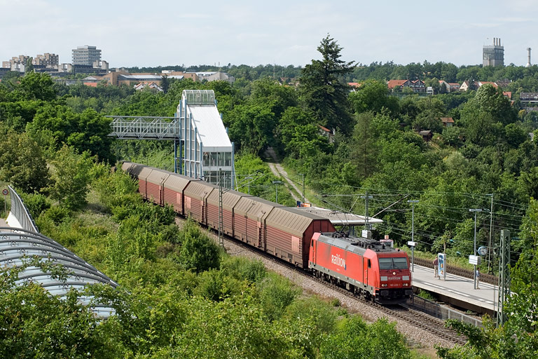 185 220 mit FZ 56165 bei km 14,2 (Juni 2008)