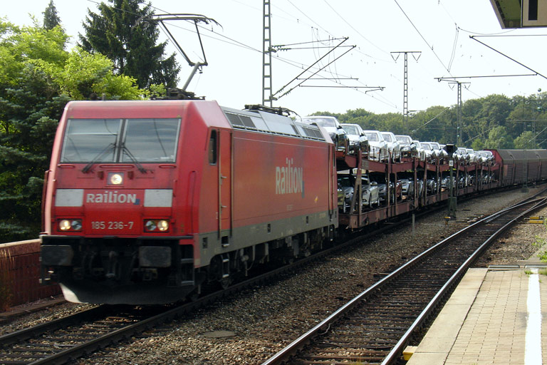 185 236 mit CFN 63049 bei km 16,8 (Juli 2008)