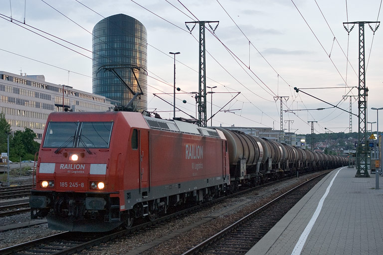185 245 mit CFA 49596 bei km 15,6 (Mai 2008)