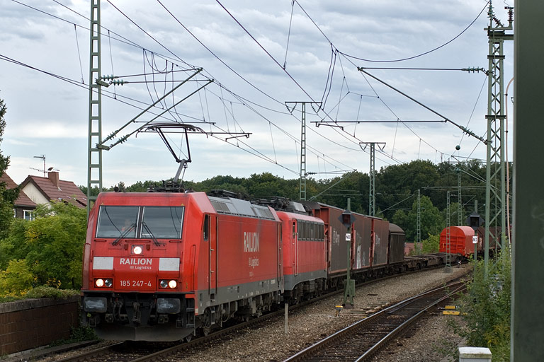 185 247 und 140 614 mit FZT 56166 bei km 16,8 (September 2008)