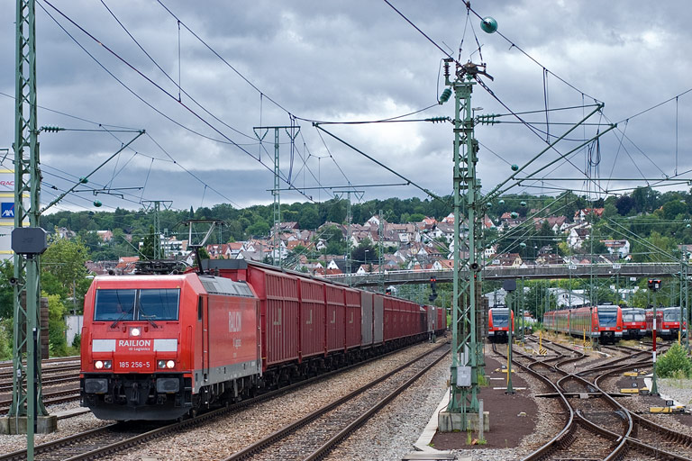185 256 mit CSQ 60082 bei km 15,8 (August 2008)