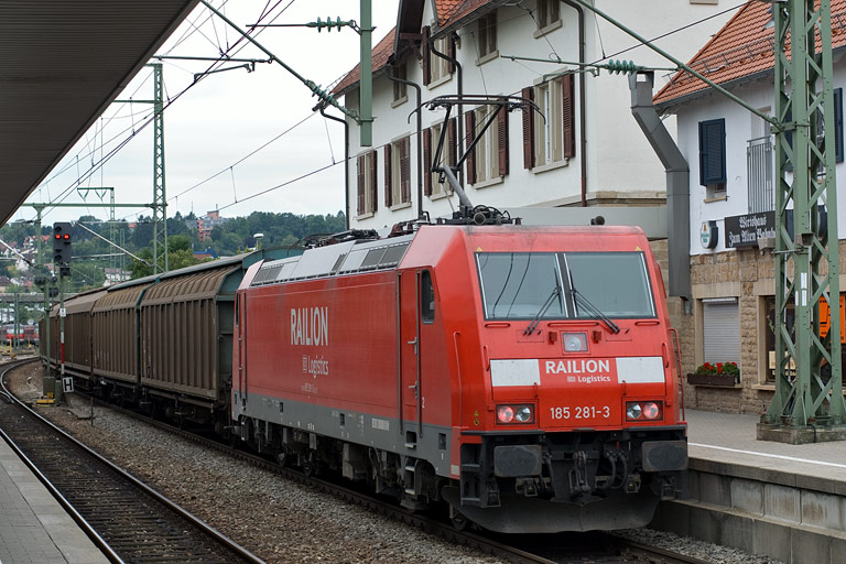 185 281 mit CFN 43198 bei km 15,6 (August 2008)