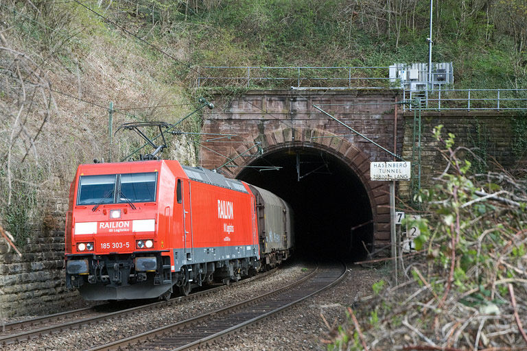 185 303 bei km 9,2 (April 2008)