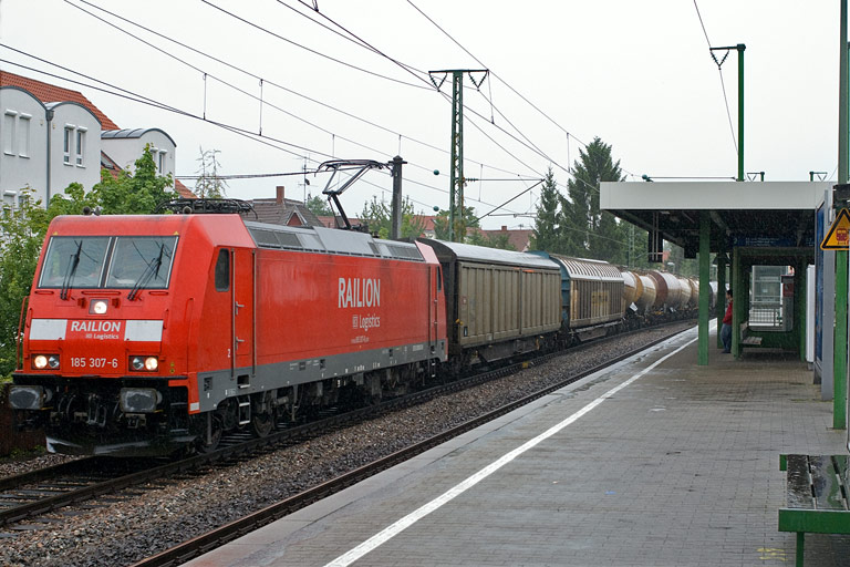 185 307 mit CFN 43198 bei km 16,8 (August 2008)