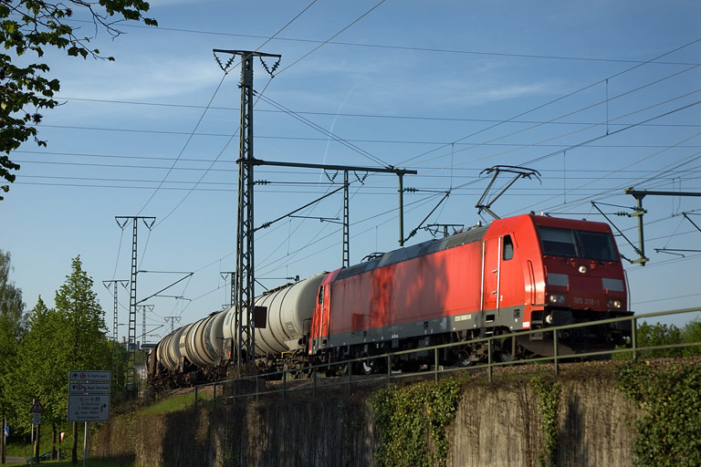 185 319 mit FZ 56183 bei km 16,4 (Mai 2008)