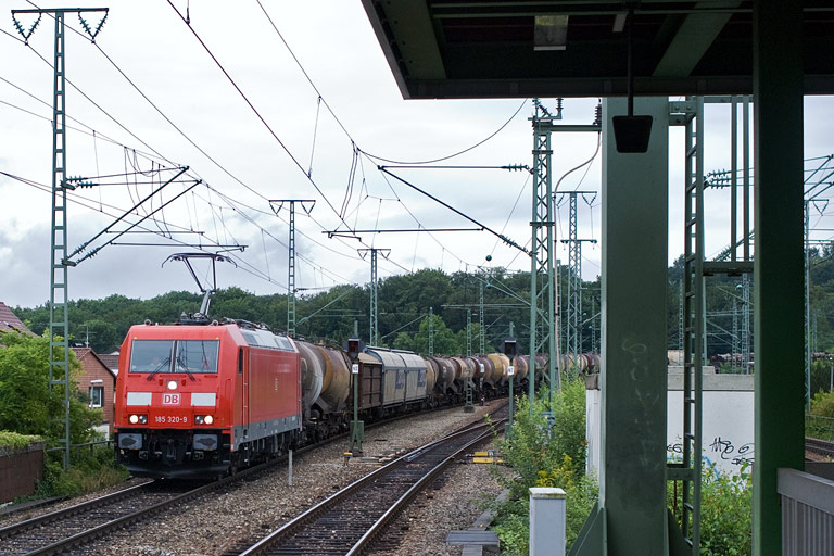 185 320 mit CFN 43199 bei km 16,8 (August 2008)