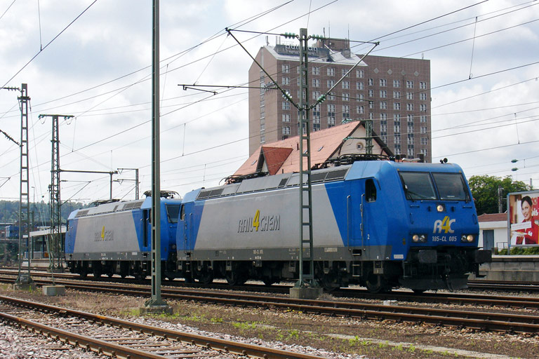 R4C 185 Cl-005 und 185 Cl-004 bei km 15,6 (Juni 2008)