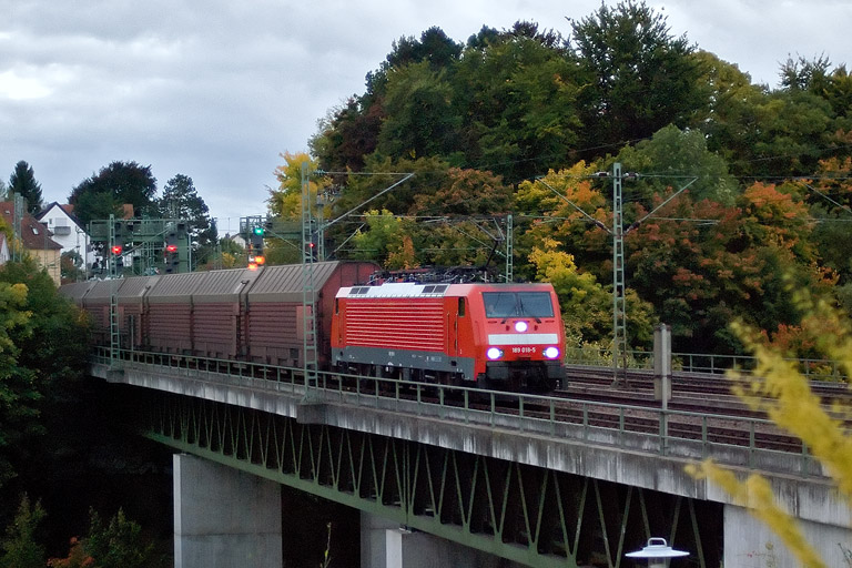 189 018 mit CSQ 60084 bei km 14,6 (Oktober 2008)