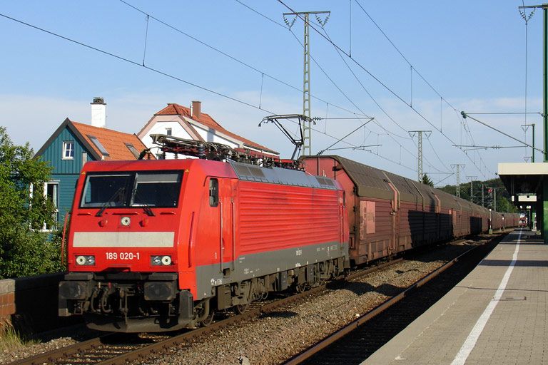 189 020 mit CSQ 60084 bei km 16,6 (Juli 2008)