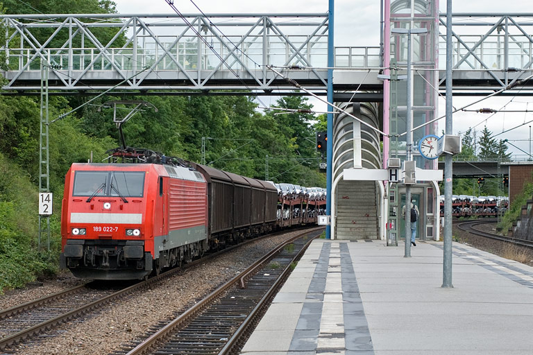 189 022 mit CSQ 60084 bei km 14,2 (Juli 2008)