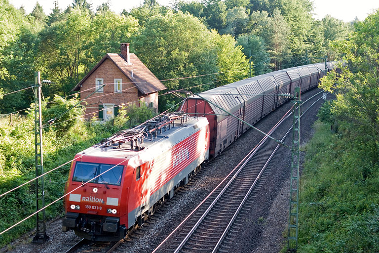 189 031 mit CSQ 60084 bei km 19,2 (Juni 2008)