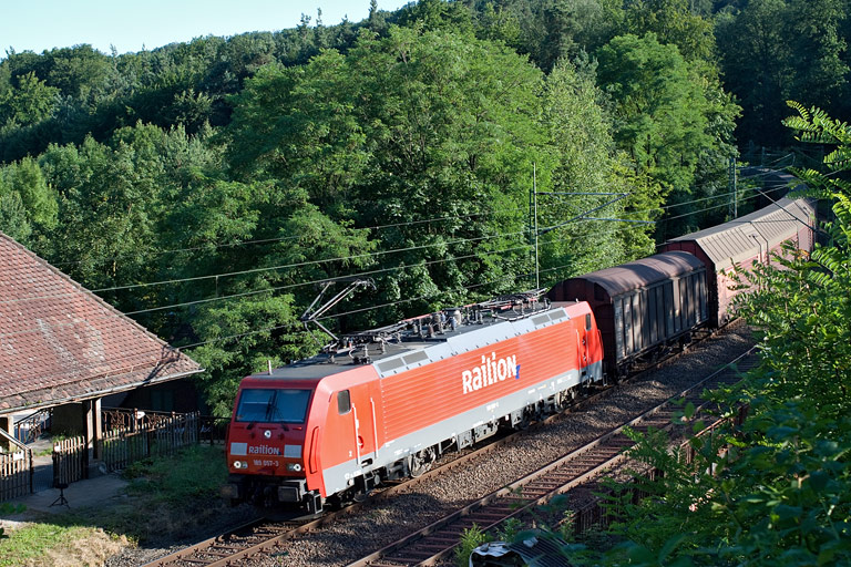 189 057 mit CSQ 60084 bei km 11,0 (Juli 2008)