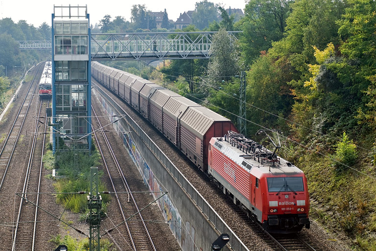 189 058 mit FZT 56165 bei km 14,0 (September 2008)
