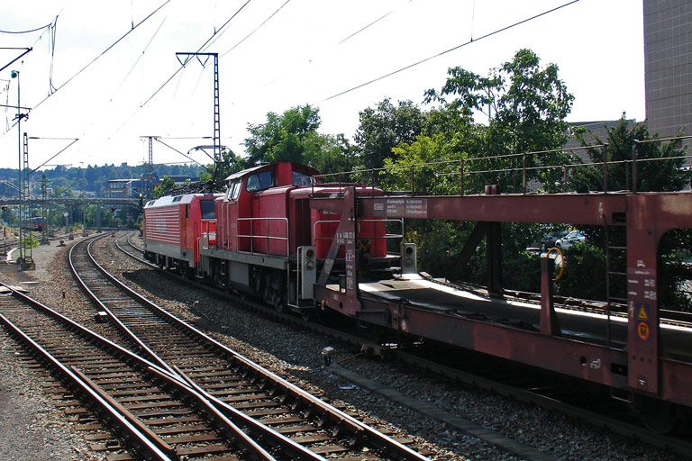 189 060 und 294 728 mit FZT 56167 bei km 15,8 (Juli 2008)