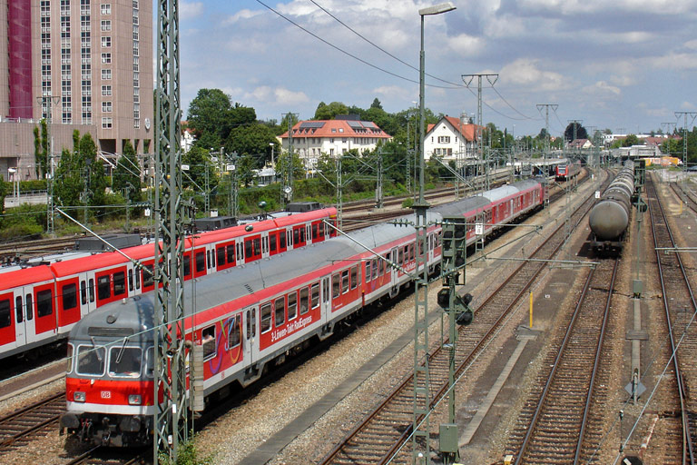 218 156 mit RE 31501 bei km 15,8 (August 2008)