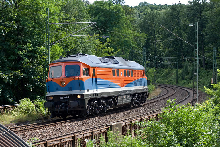 232 105 als Tfzf(D) 90368 bei km 11,0 (Juli 2008)